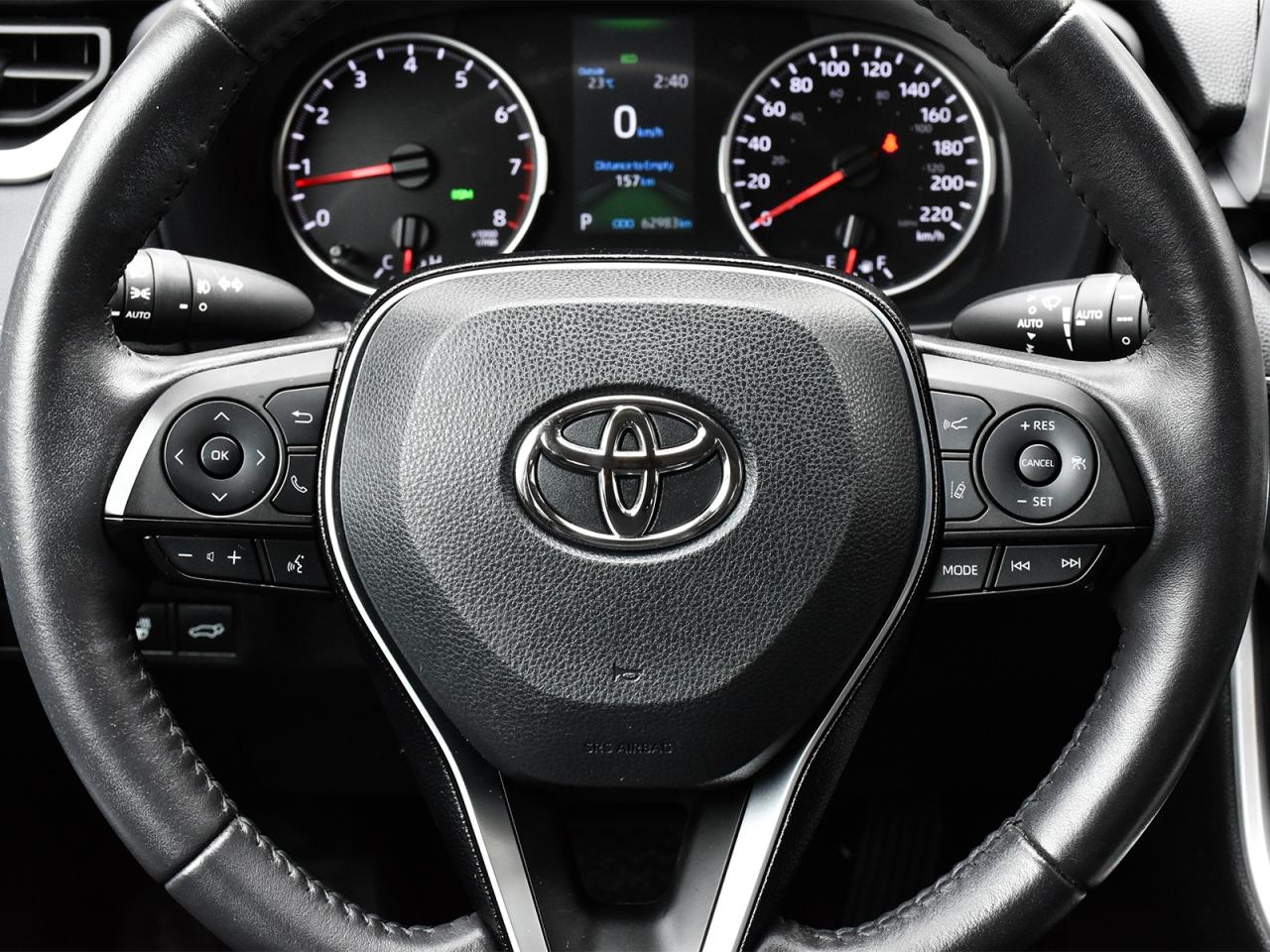 2021 Toyota RAV4 XLE Premium / LEATHER / SUNROOF / ONE OWNER / AWD - Photo #17