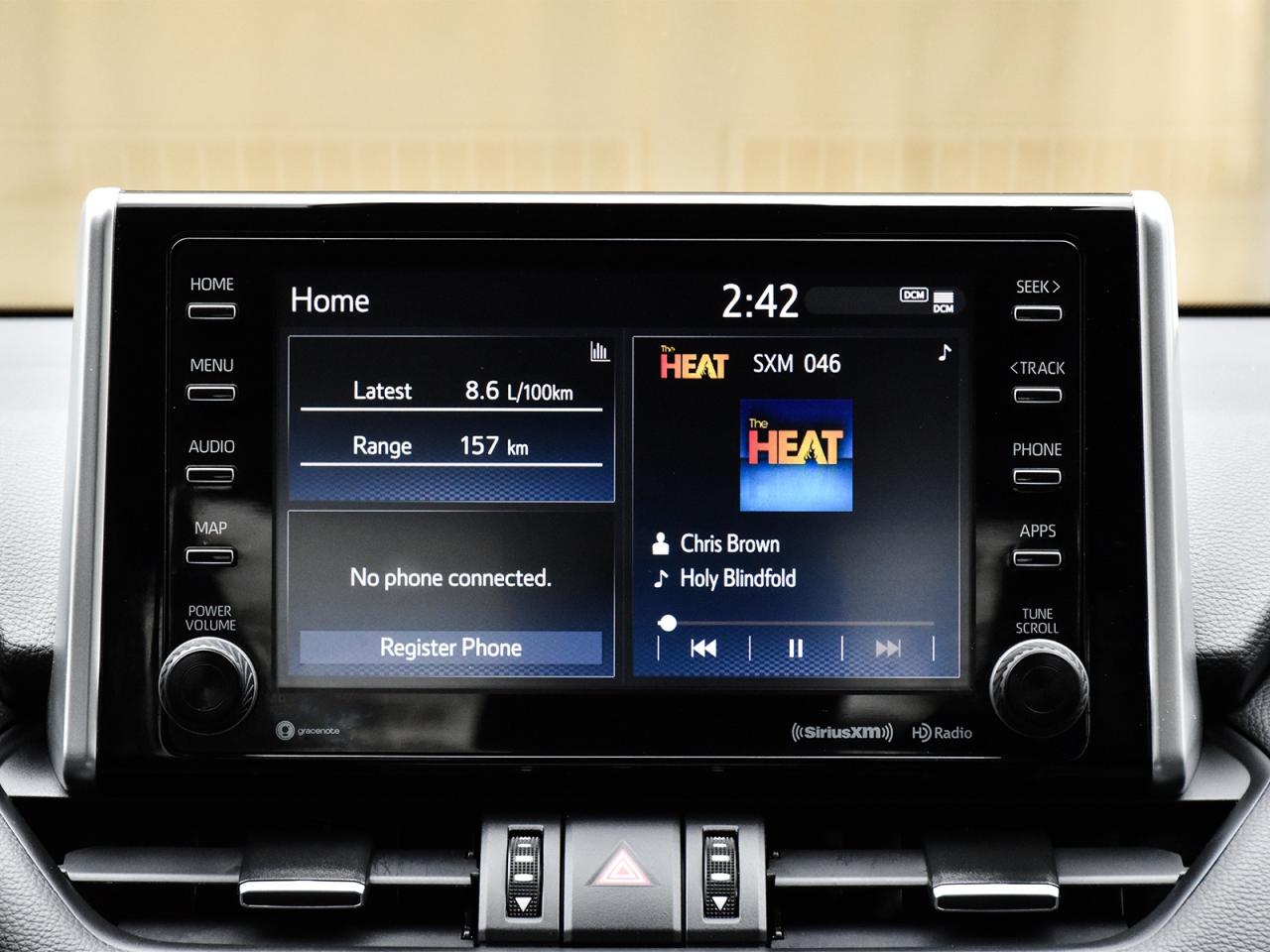 2021 Toyota RAV4 XLE Premium / LEATHER / SUNROOF / ONE OWNER / AWD - Photo #21