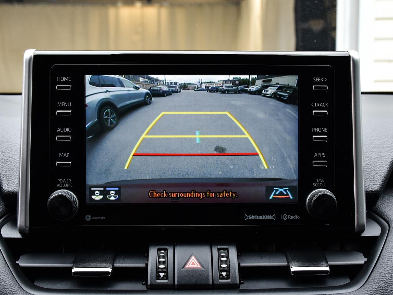 2021 Toyota RAV4 XLE Premium / LEATHER / SUNROOF / ONE OWNER / AWD - Photo #27