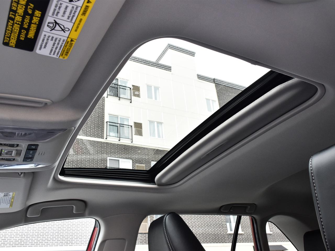 2021 Toyota RAV4 XLE Premium / LEATHER / SUNROOF / ONE OWNER / AWD - Photo #28