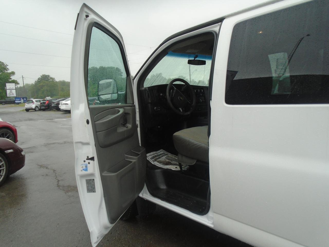 2014 Chevrolet Express Passenger 15 PASSANGER RWD 3500 155  LS w-1LS - Photo #9