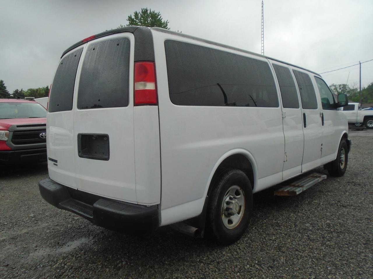 2014 Chevrolet Express Passenger 15 PASSANGER RWD 3500 155  LS w-1LS - Photo #7