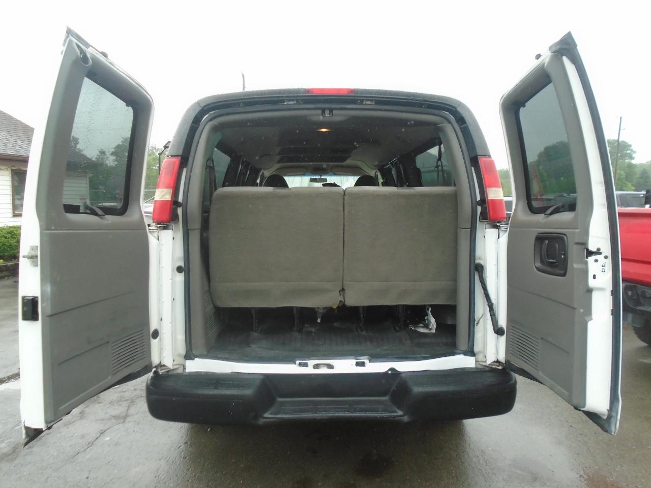 2014 Chevrolet Express Passenger 15 PASSANGER RWD 3500 155  LS w-1LS - Photo #24