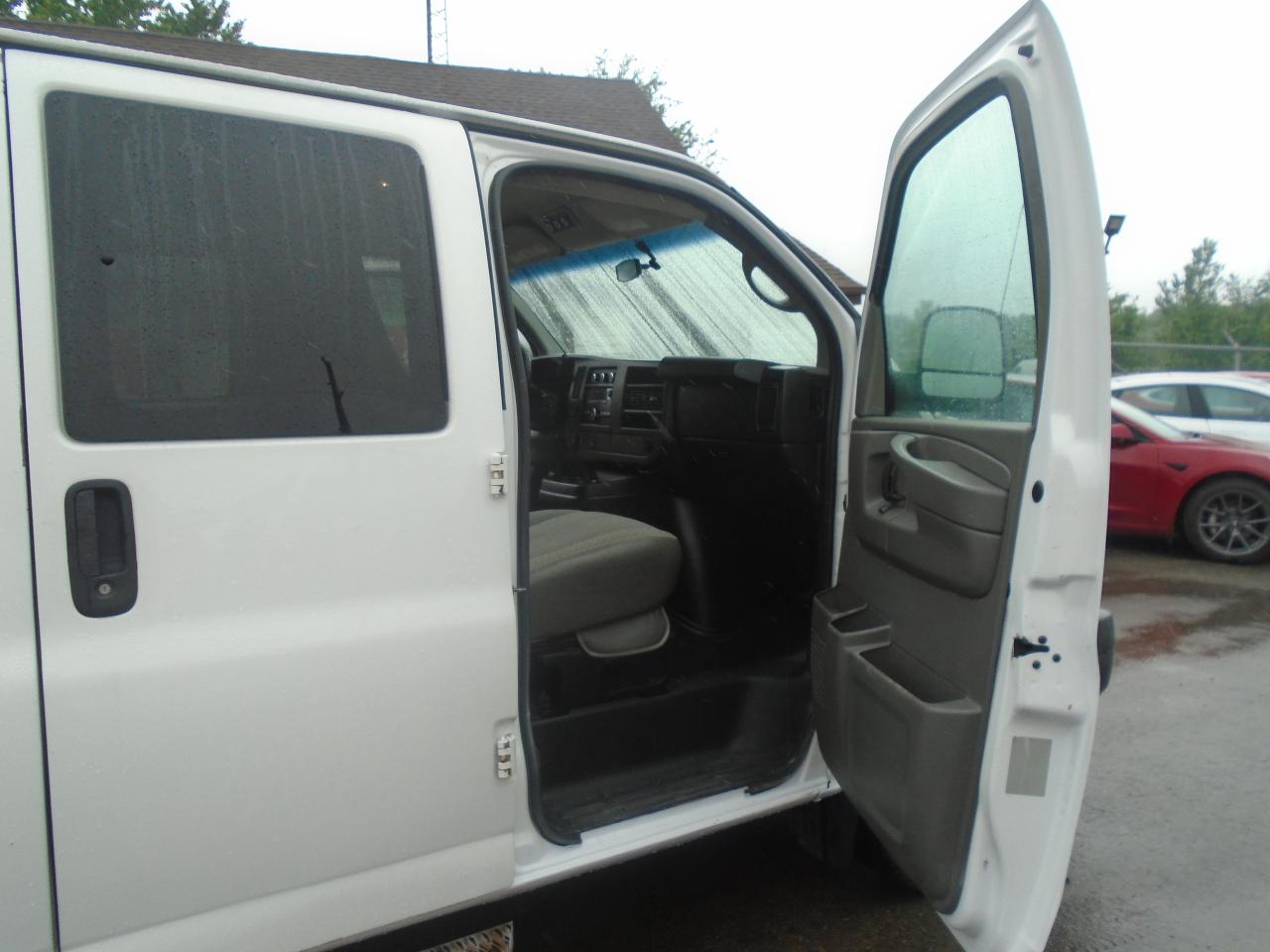 2014 Chevrolet Express Passenger 15 PASSANGER RWD 3500 155  LS w-1LS - Photo #21