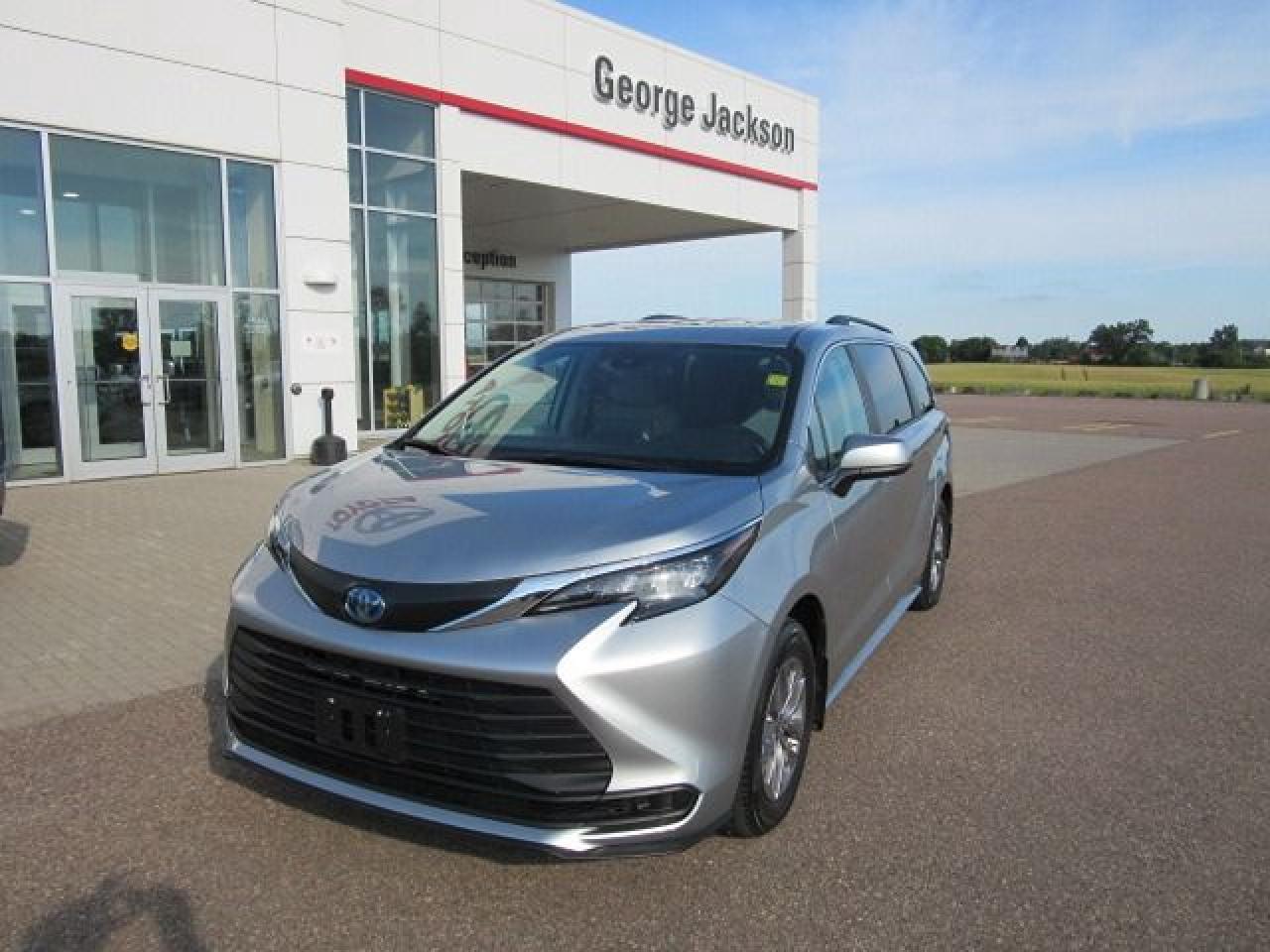 Used 2024 Toyota Sienna LE for sale in Renfrew, ON