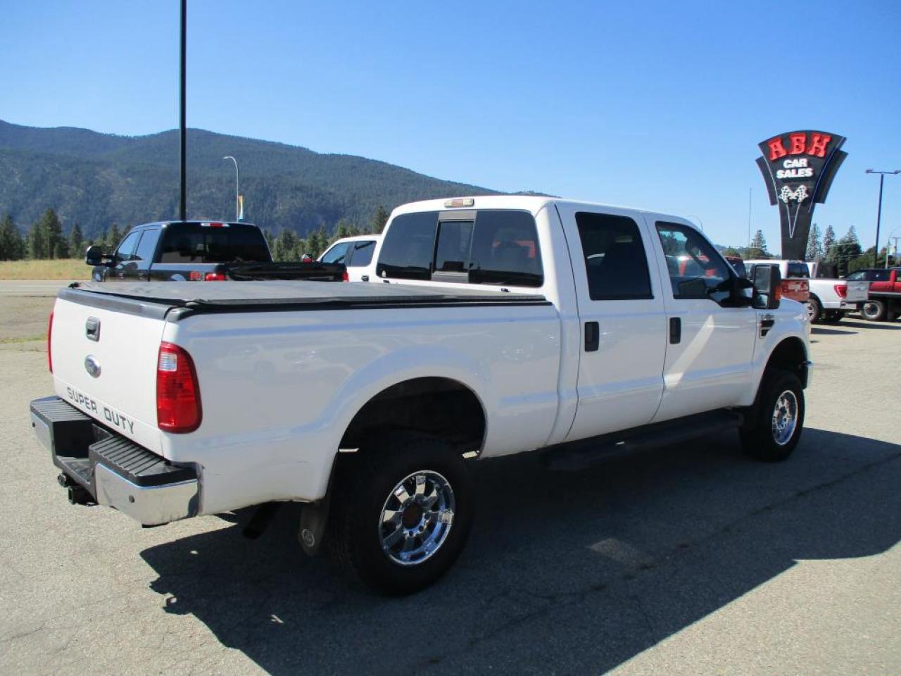 2010 Ford F-350 SD XLT CREW CAB 4X4 Photo4