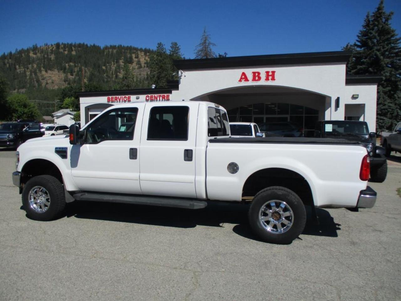 2010 Ford F-350 SD XLT CREW CAB 4X4 Photo2