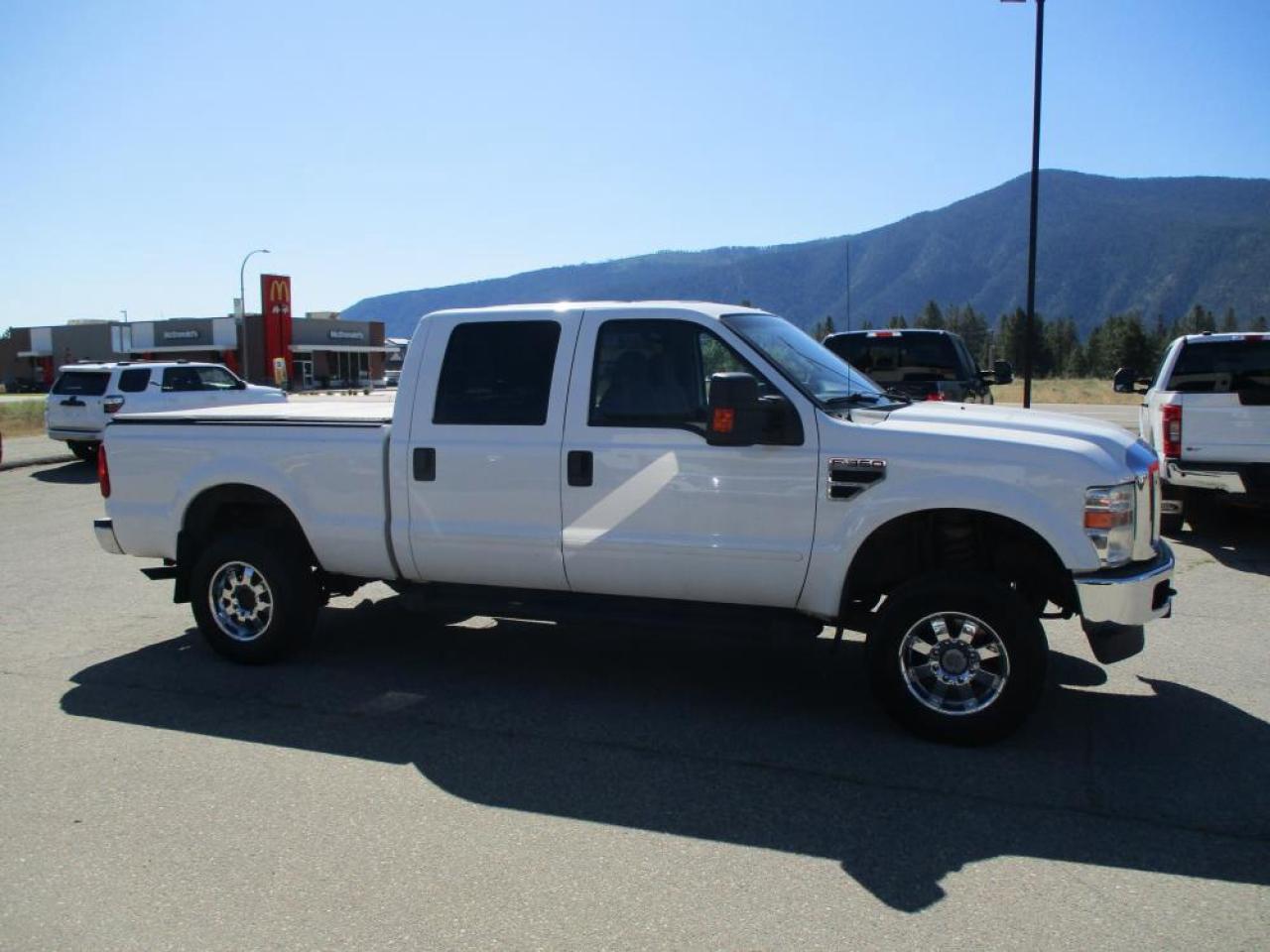 2010 Ford F-350 SD XLT CREW CAB 4X4 Photo3