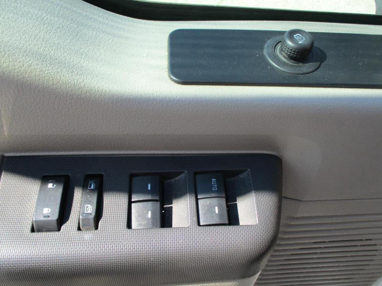 2010 Ford F-350 SD XLT CREW CAB 4X4 Photo9