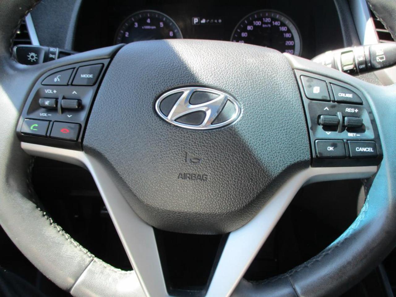2017 Hyundai Tucson LIMITED AWD Photo16