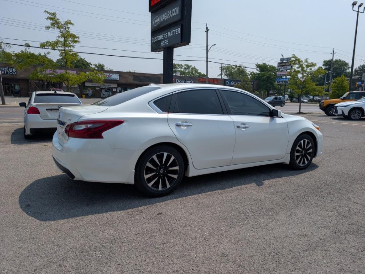 2018 Nissan Altima SV  **SUNROOF - HEATED SW** Photo4