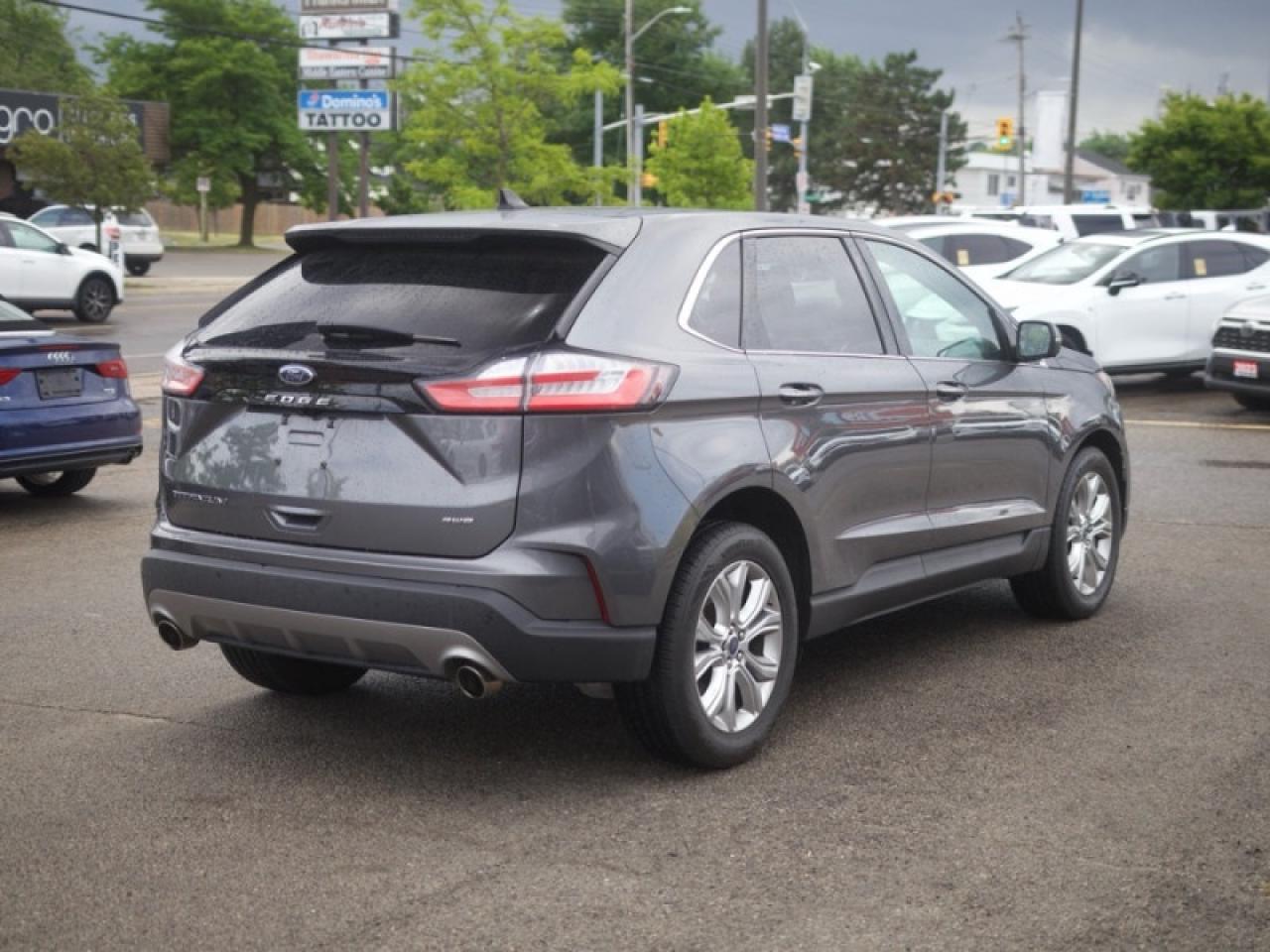 2022 Ford Edge Titanium  **CANADIAN TOURING PACKAGE** Photo3