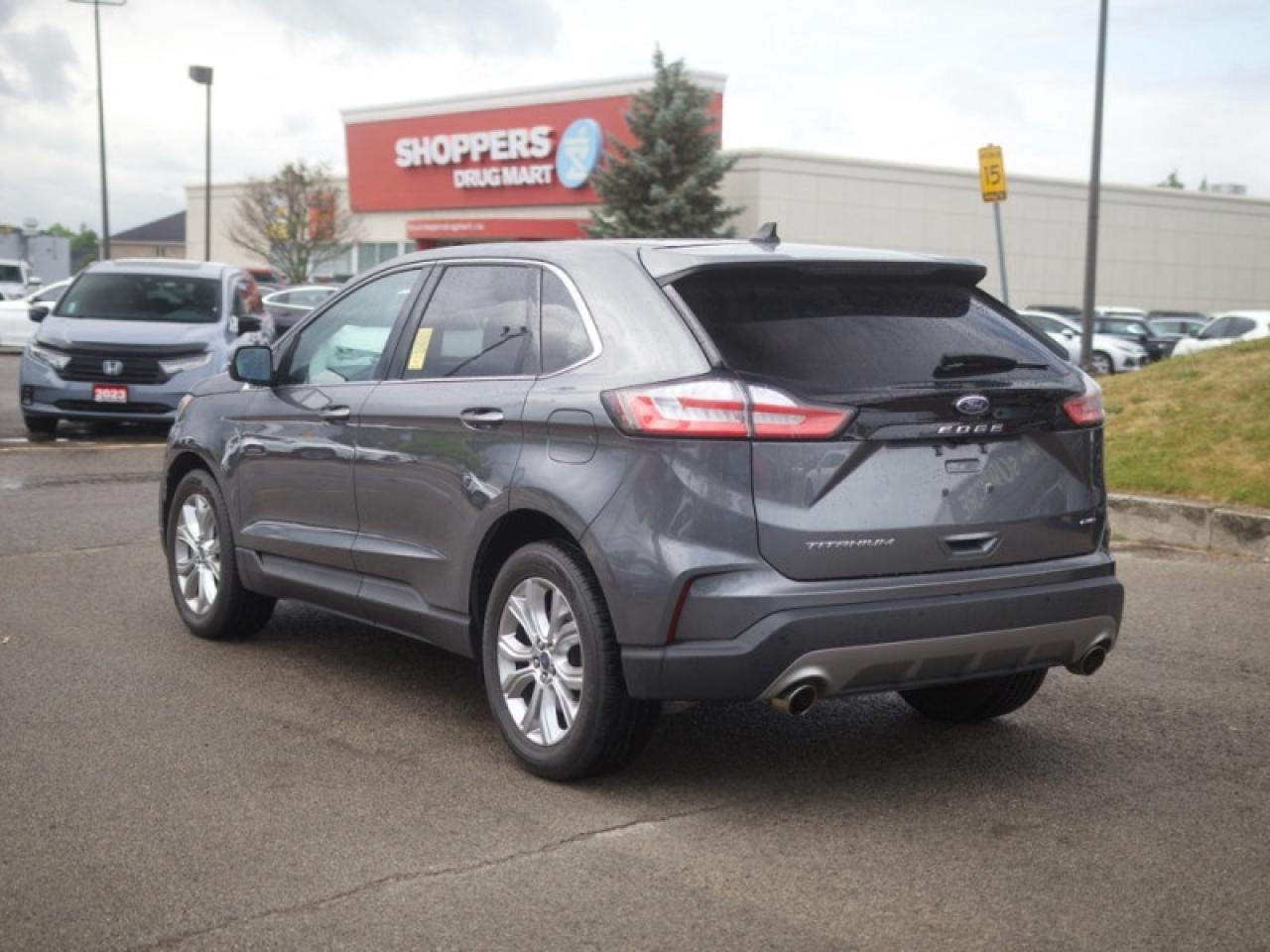 2022 Ford Edge Titanium  **CANADIAN TOURING PACKAGE** Photo2