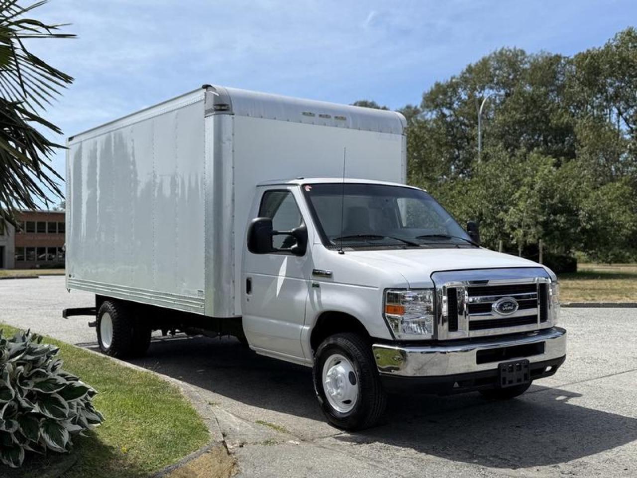 Used 2018 Ford E450 XL Super Duty 16 Foot Cube Van for sale in Burnaby, BC