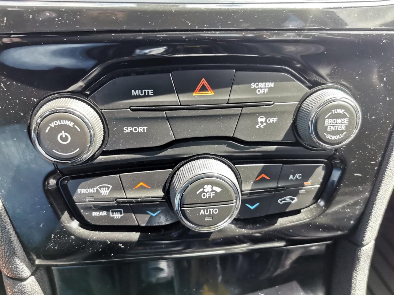 2018 Chrysler 300 S V6 - Photo #25