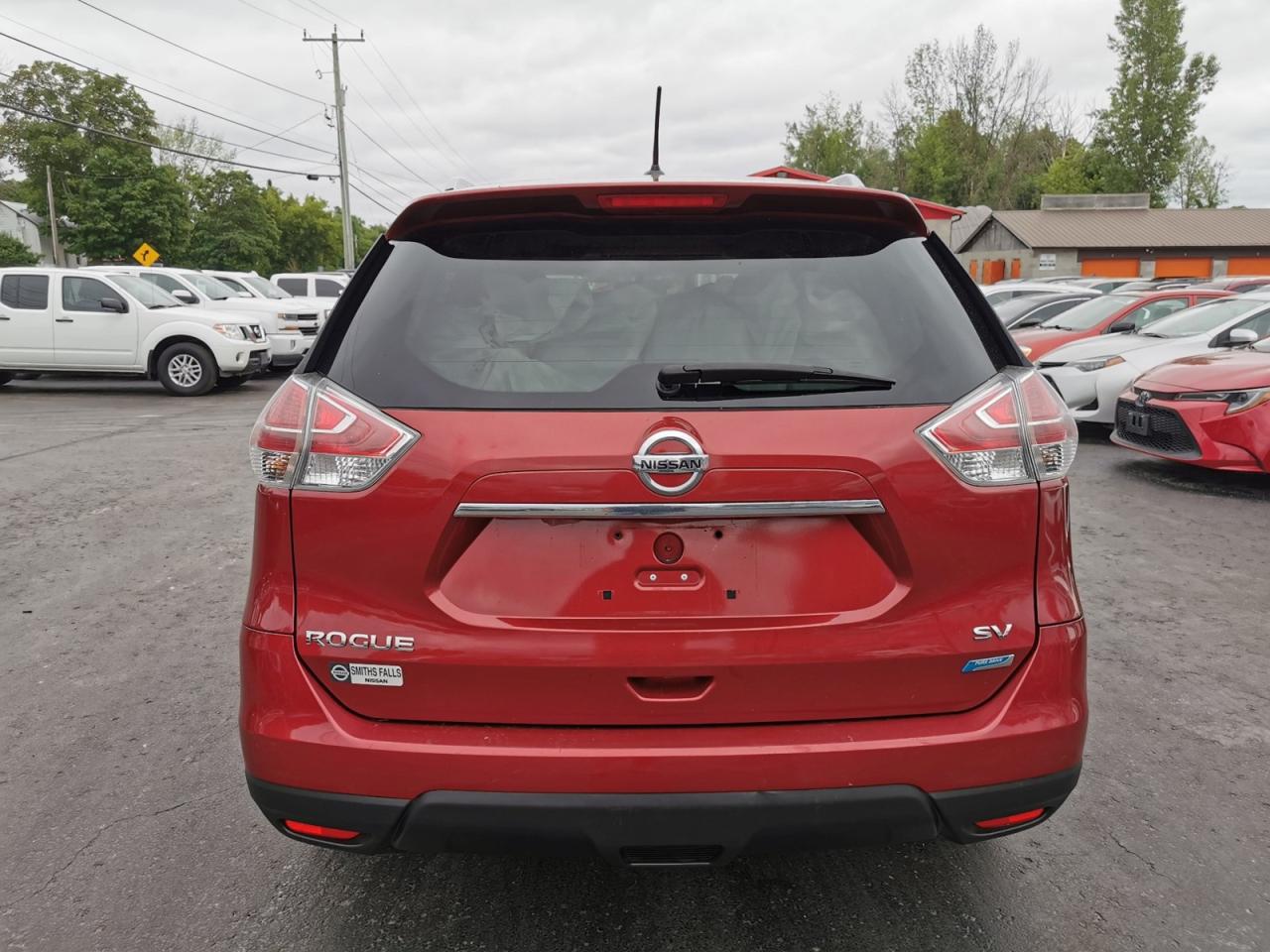 2015 Nissan Rogue SV - Photo #4