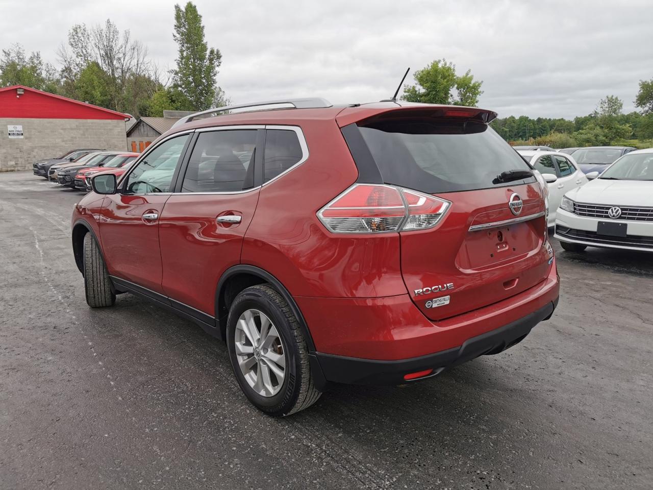 2015 Nissan Rogue SV - Photo #3