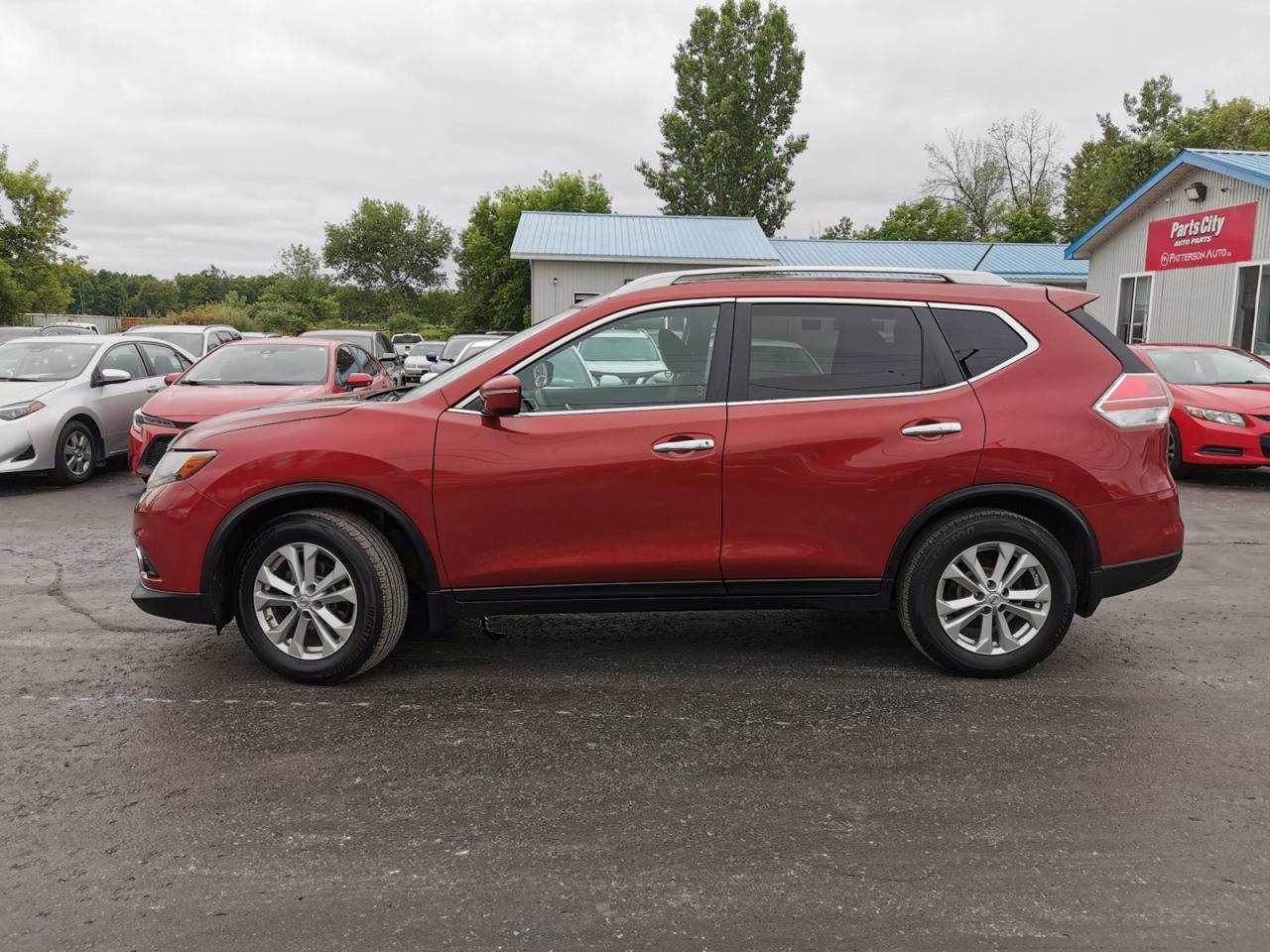 2015 Nissan Rogue SV - Photo #2
