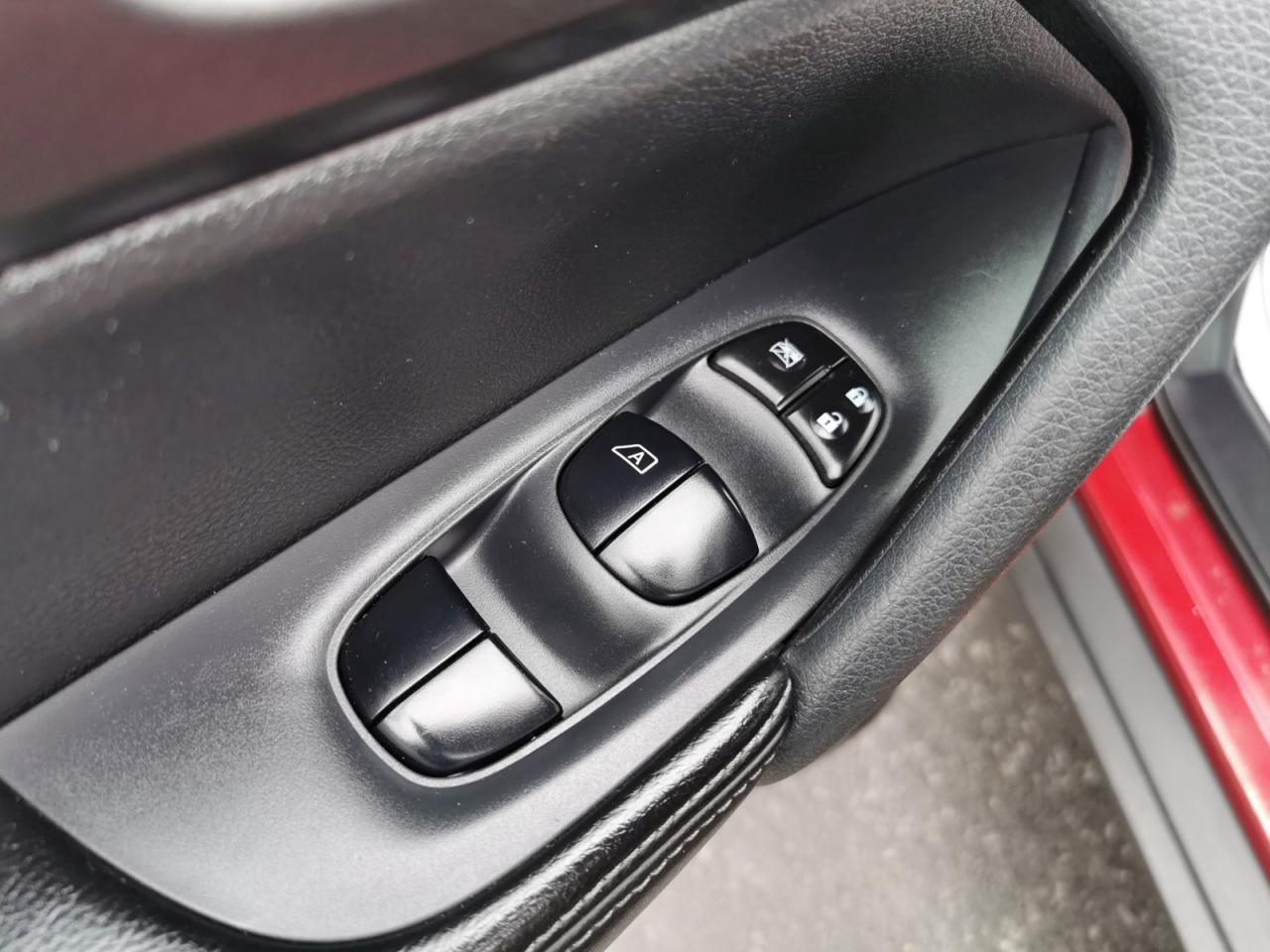 2015 Nissan Rogue SV - Photo #10