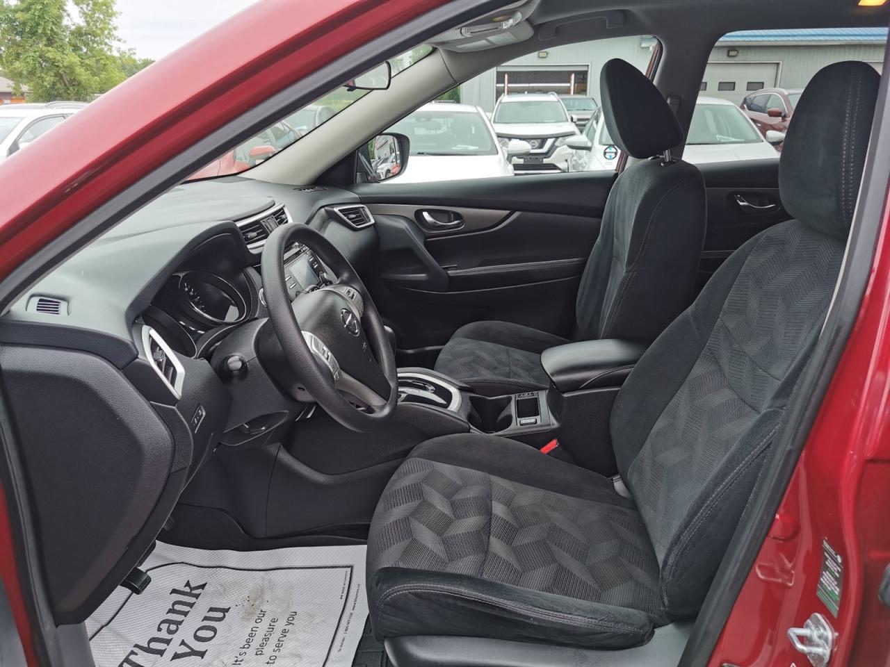 2015 Nissan Rogue SV - Photo #11