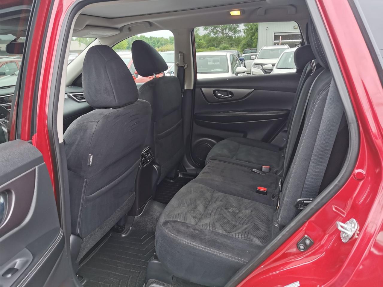 2015 Nissan Rogue SV - Photo #13