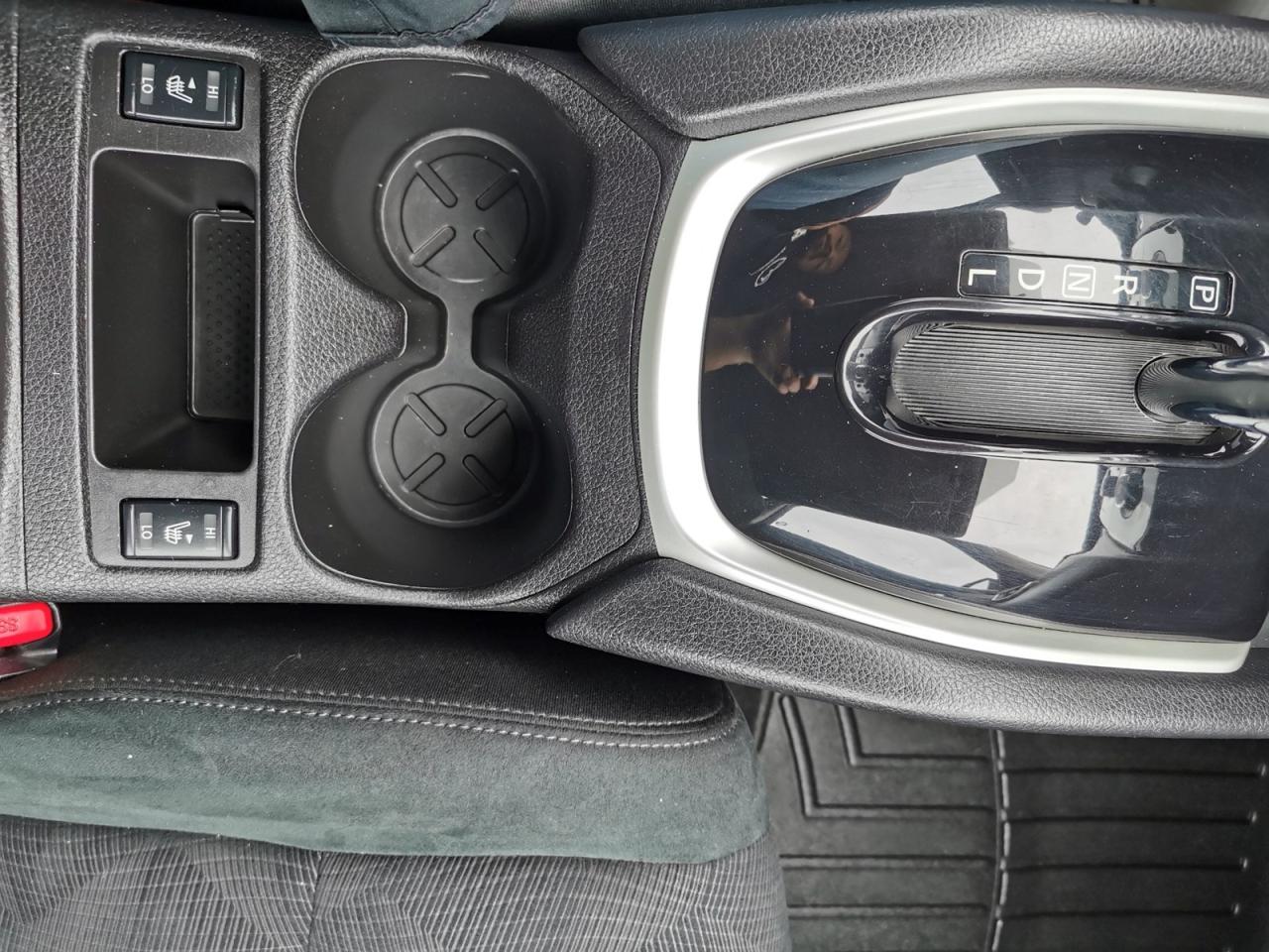 2015 Nissan Rogue SV - Photo #23