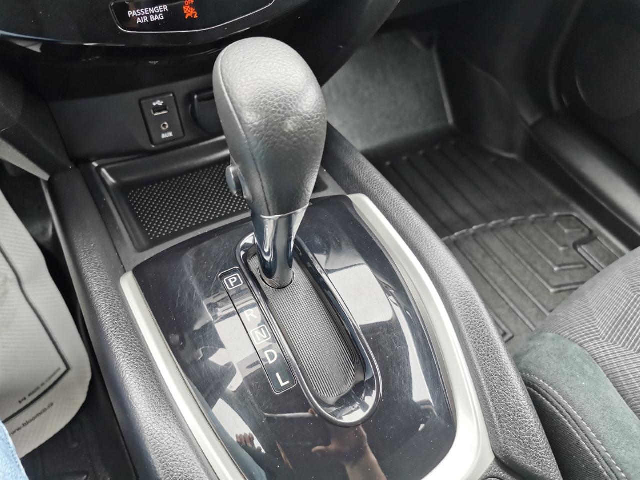 2015 Nissan Rogue SV - Photo #22