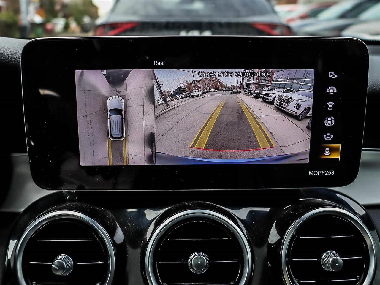 2022 Mercedes GLC 300 Photo