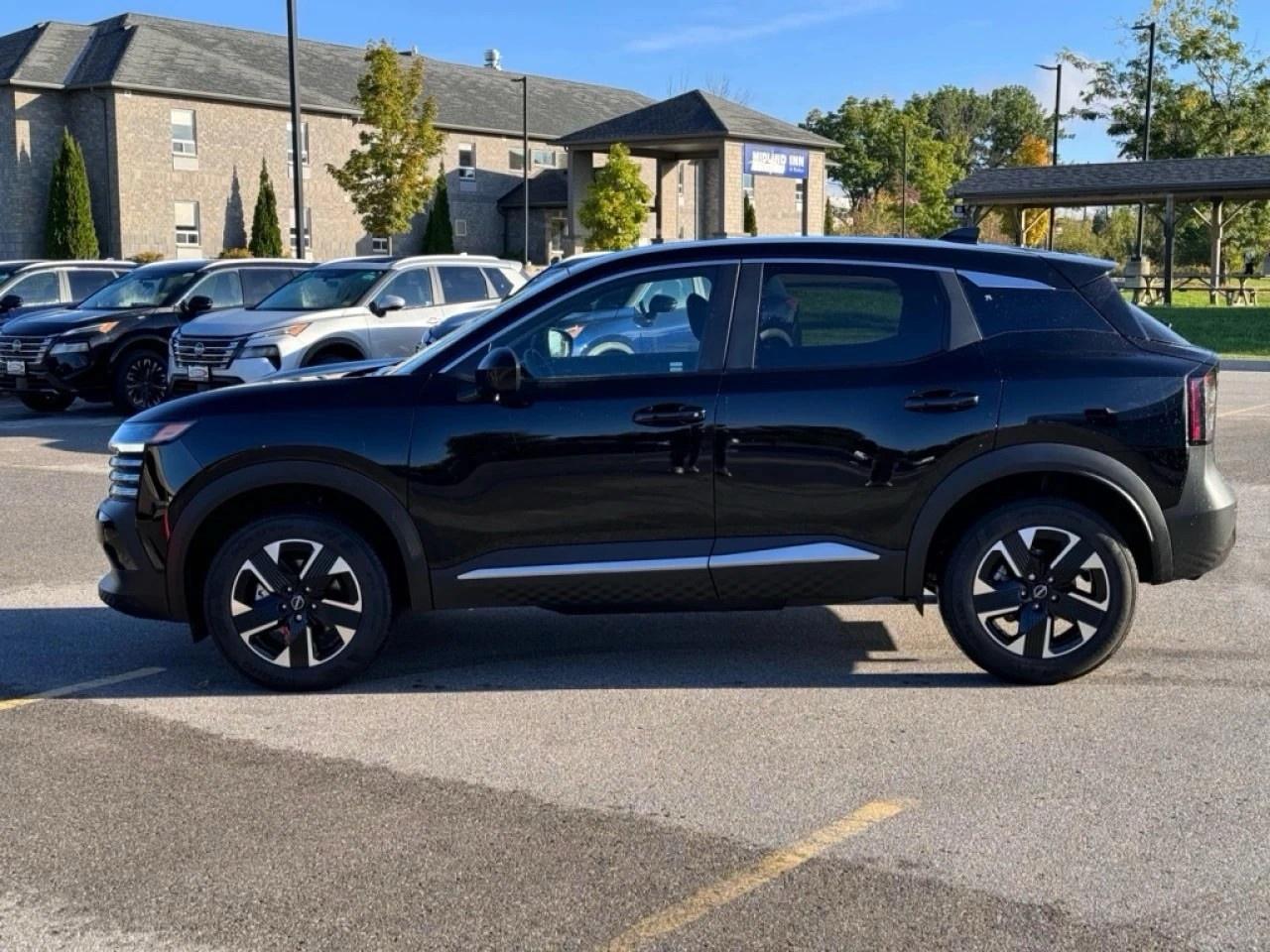 2025 Nissan Kicks SV AWD Photo2