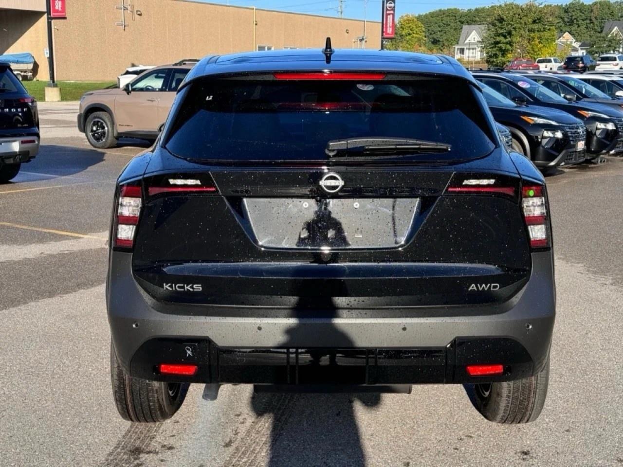 2025 Nissan Kicks SV AWD Photo4