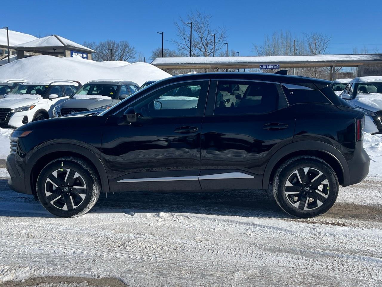 2025 Nissan Kicks SV AWD Photo