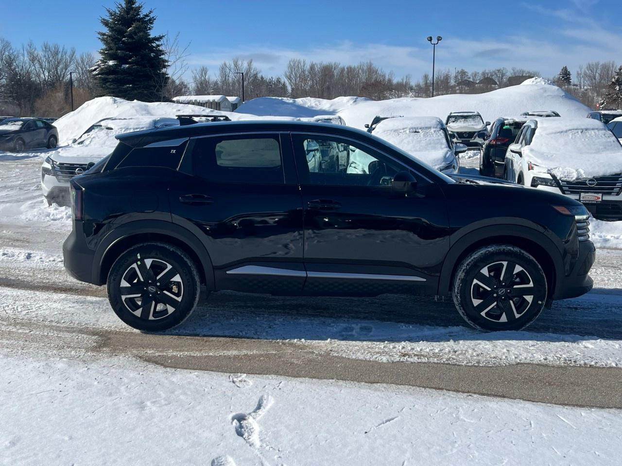 2025 Nissan Kicks SV AWD Photo