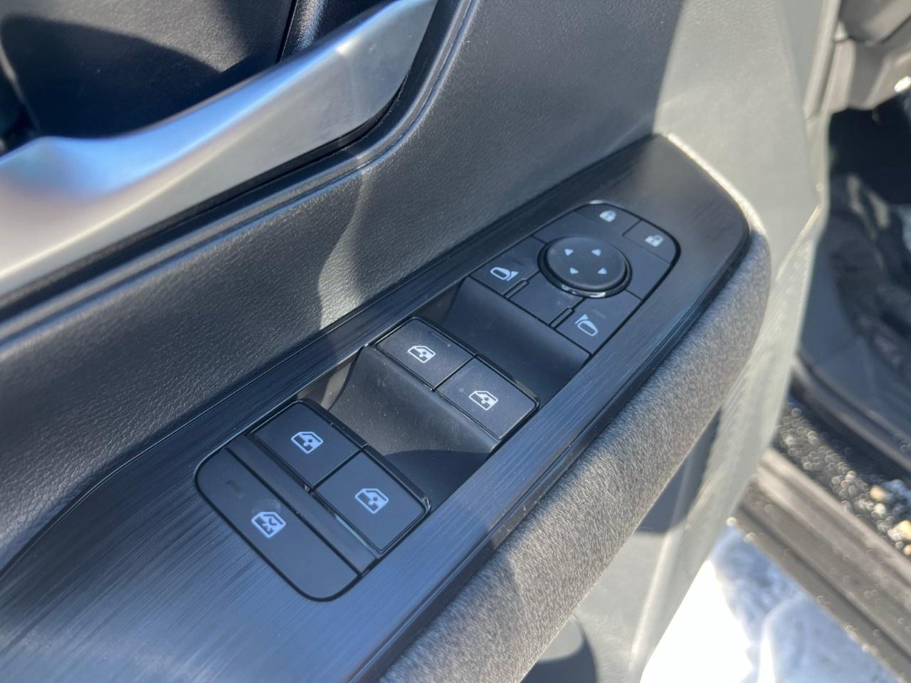 2025 Nissan Kicks SV AWD Photo