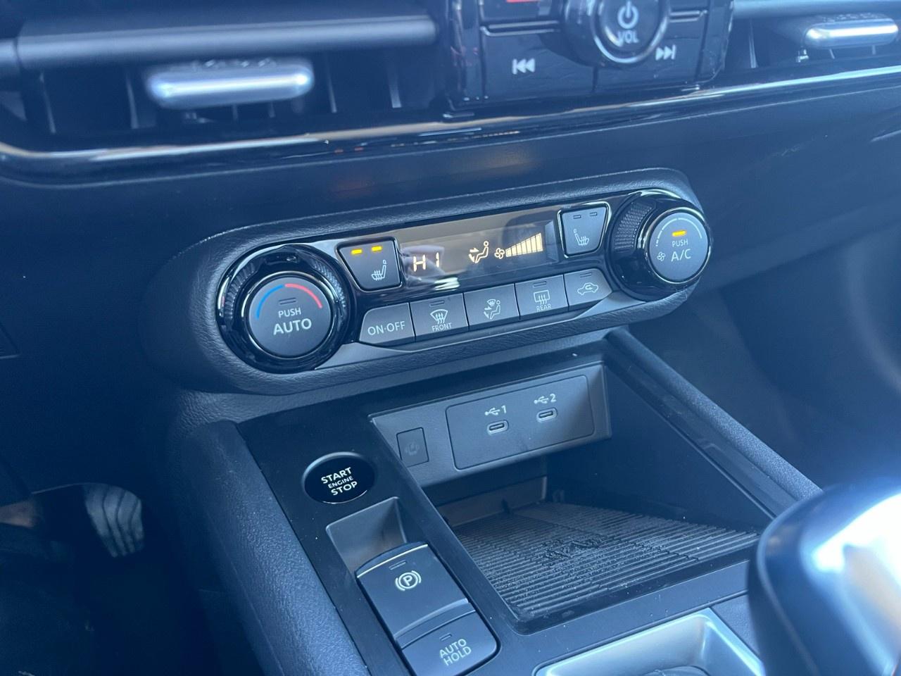 2025 Nissan Kicks SV AWD Photo