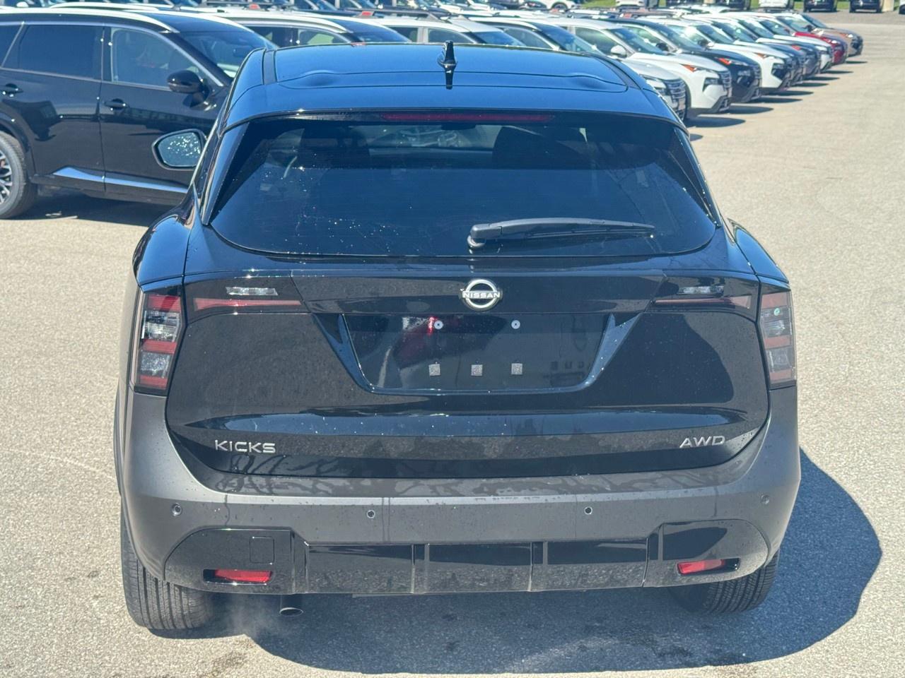 2025 Nissan Kicks SV AWD Photo