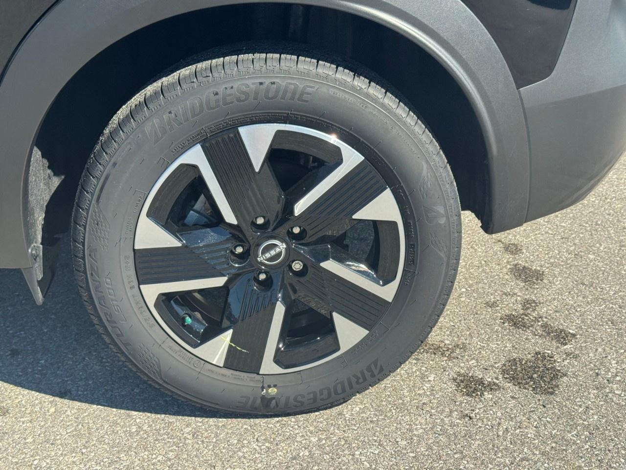 2025 Nissan Kicks SV AWD Photo