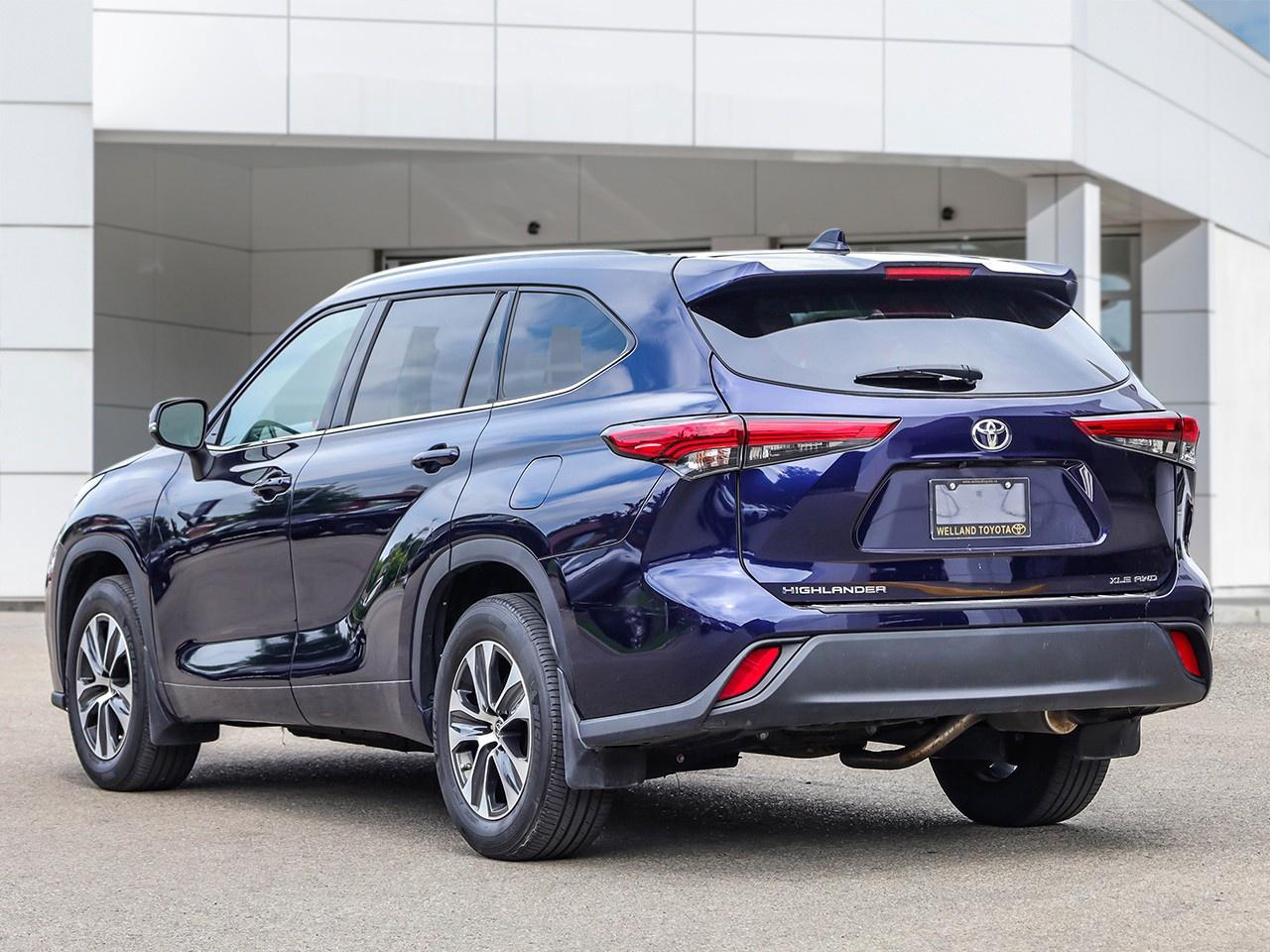 2022 Toyota Highlander XLE Photo2