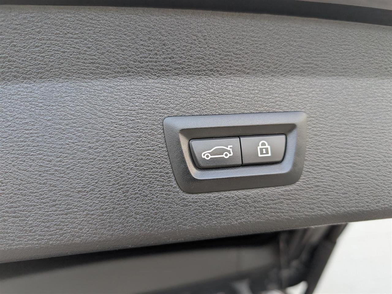 2019 BMW X1 xDrive28i - NAVI - PANO ROOF - REVERSE CAM