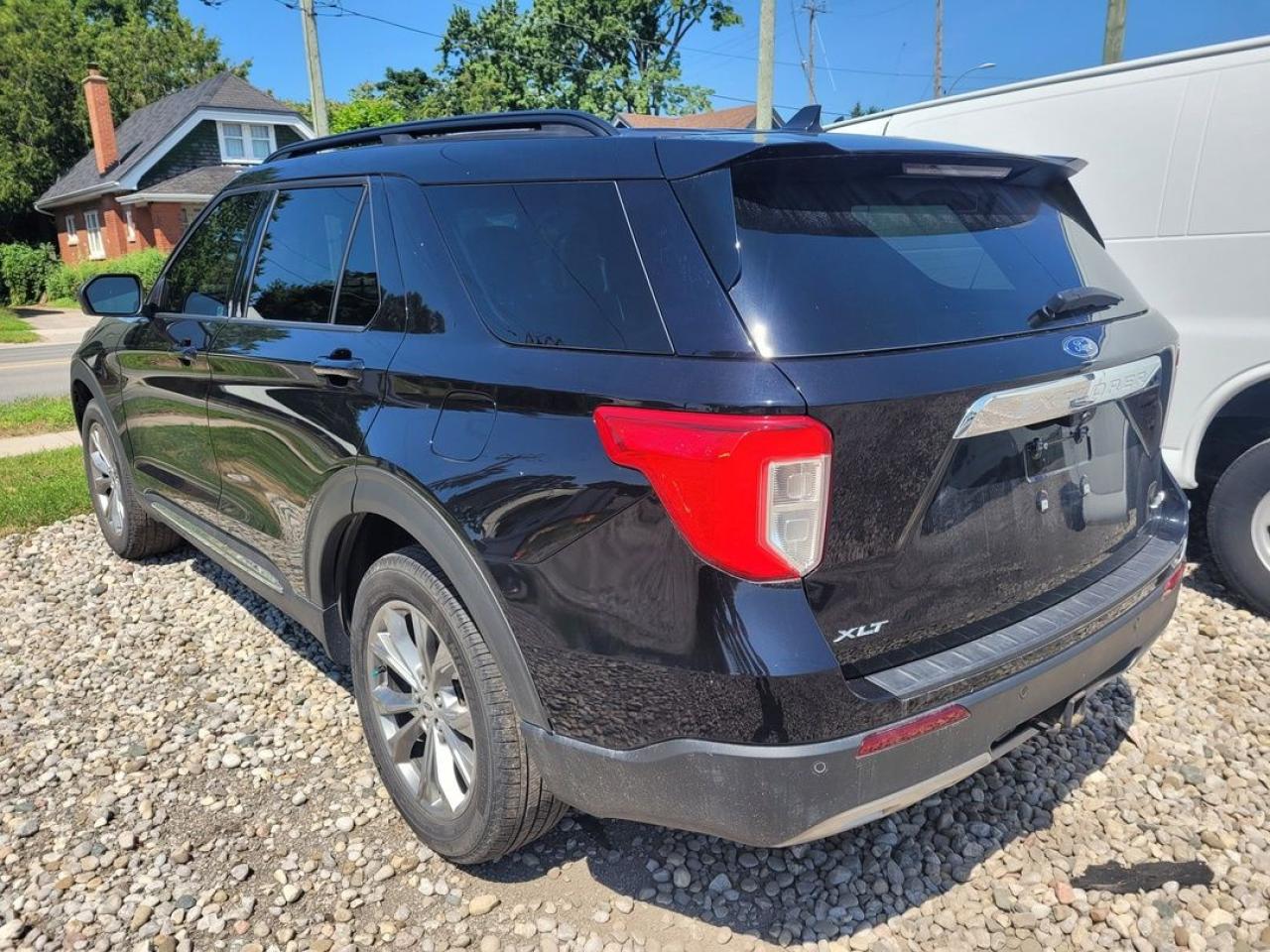 2022 Ford Explorer XLT Photo2
