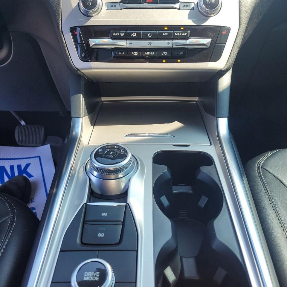 2022 Ford Explorer XLT Photo17
