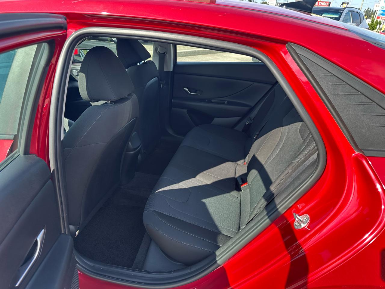 2022 Hyundai Elantra Essential Photo26