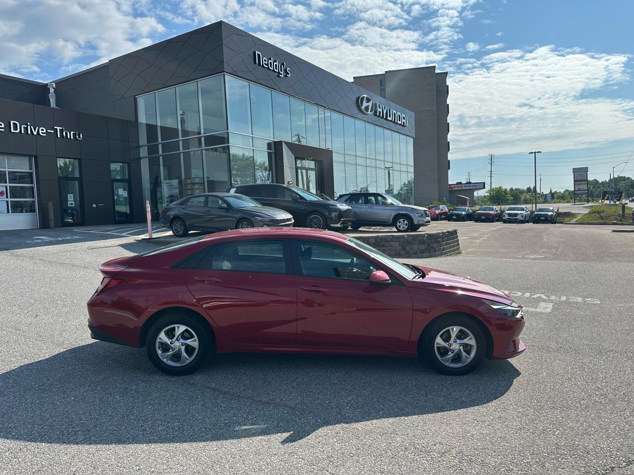 2022 Hyundai Elantra Essential Photo22