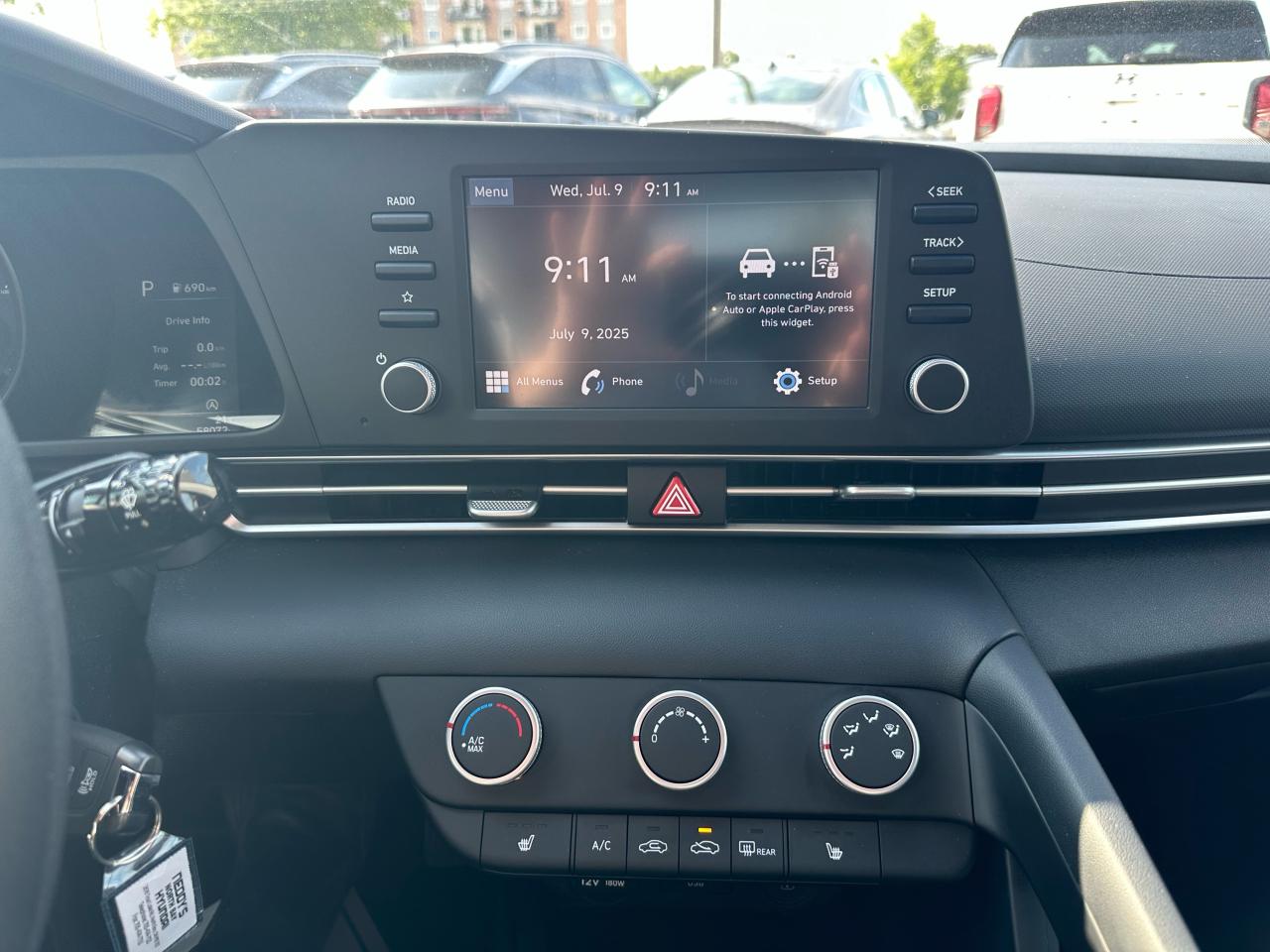 2022 Hyundai Elantra Essential Photo13