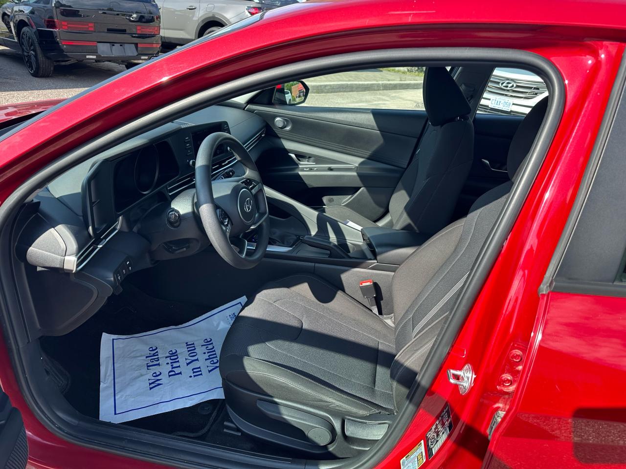 2022 Hyundai Elantra Essential Photo28