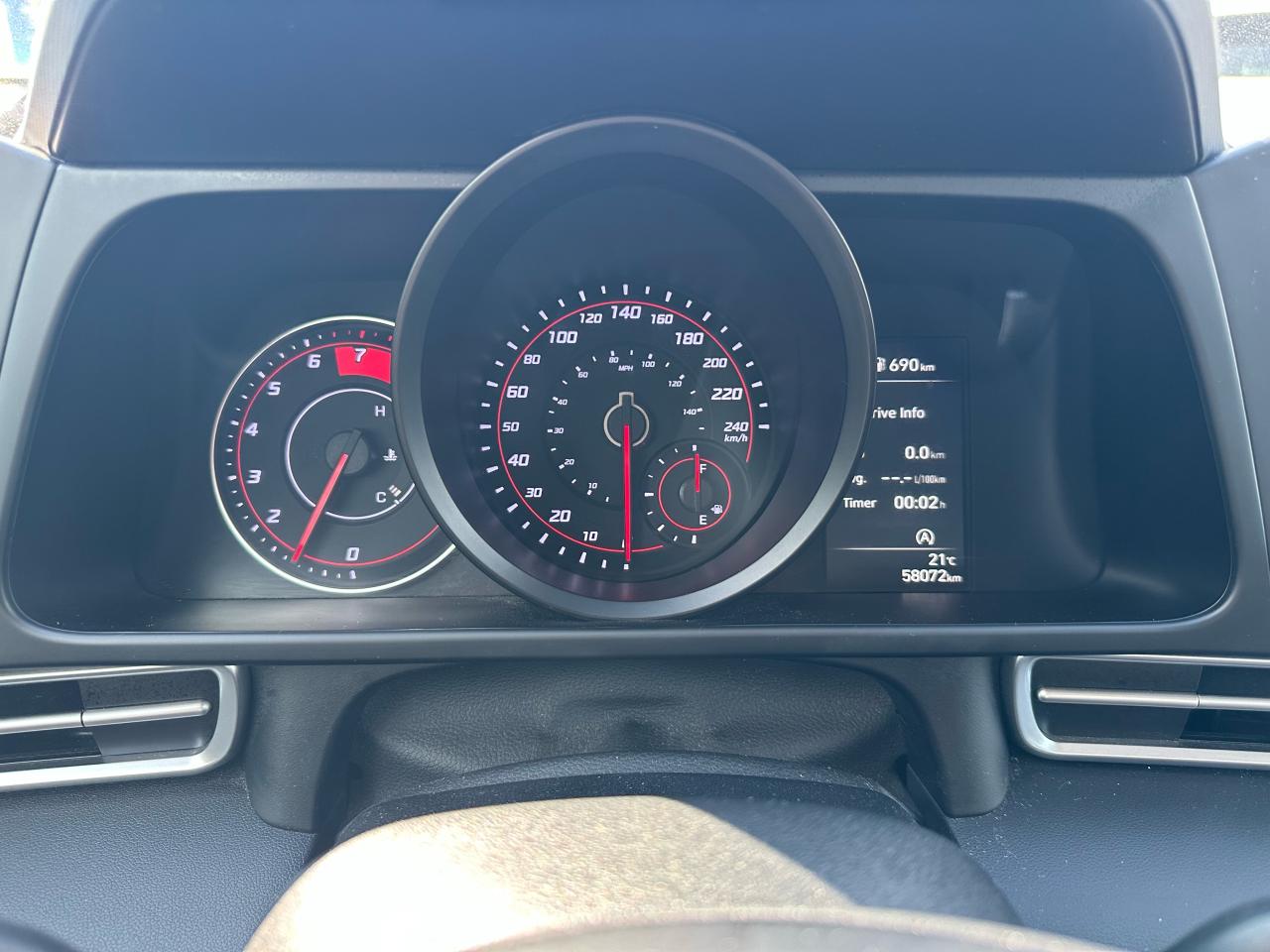 2022 Hyundai Elantra Essential Photo30