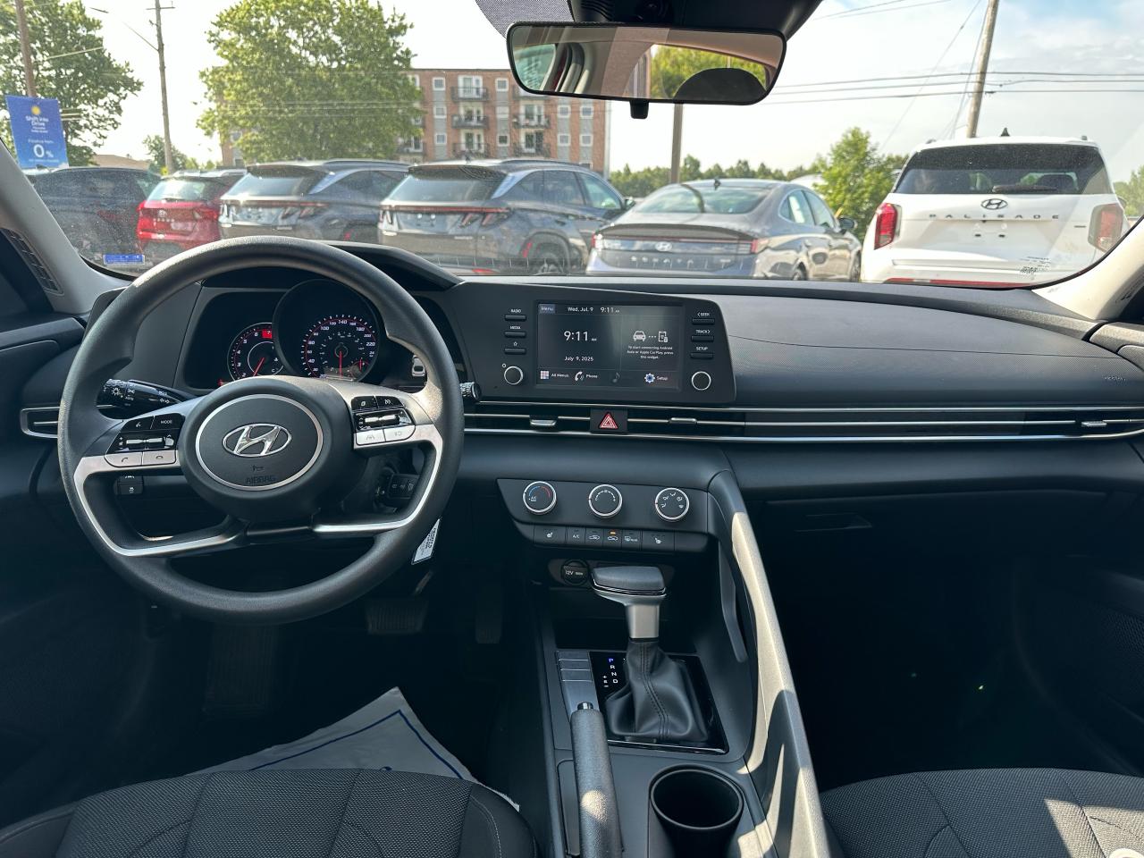2022 Hyundai Elantra Essential Photo11
