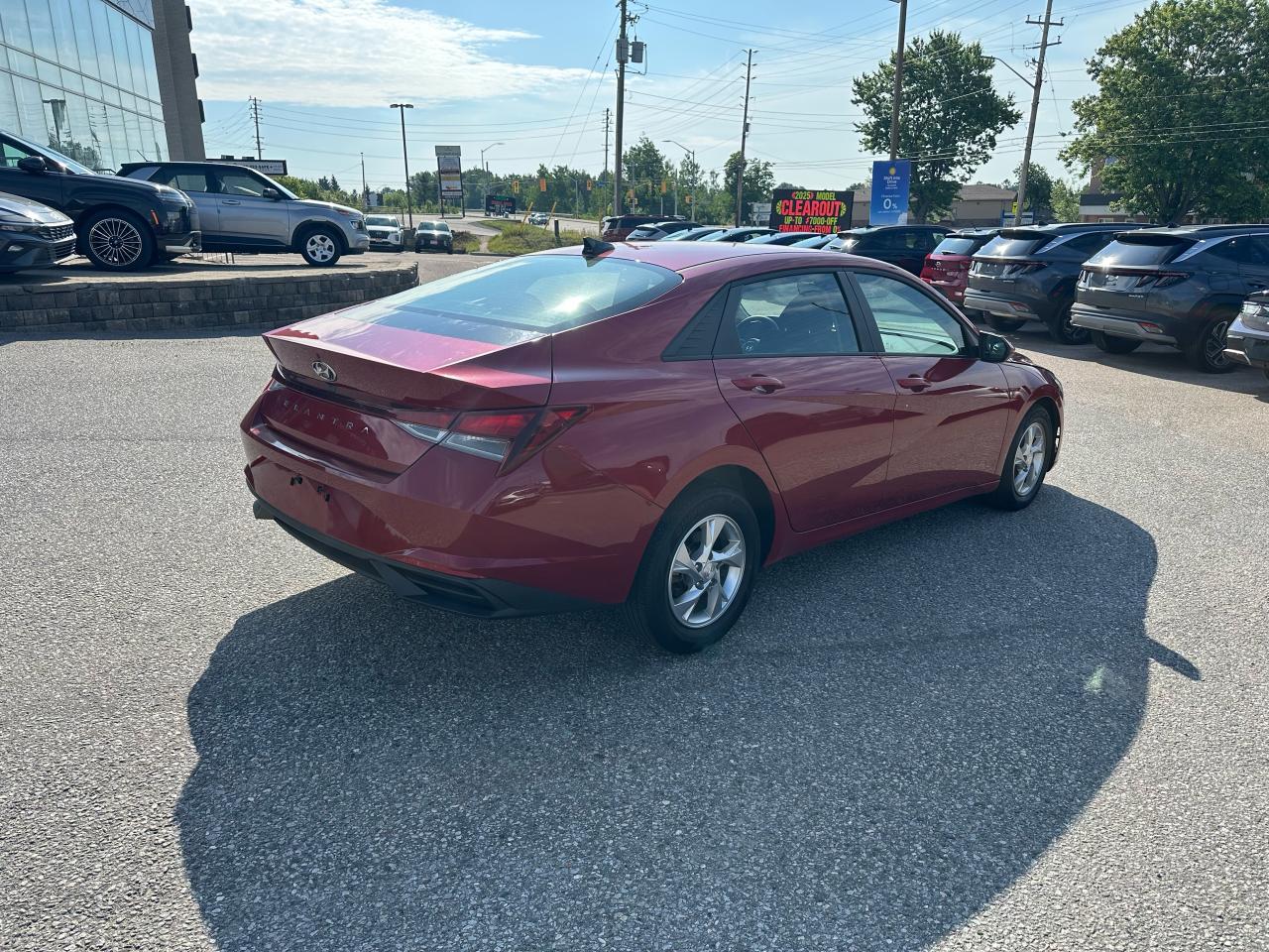 2022 Hyundai Elantra Essential Photo7