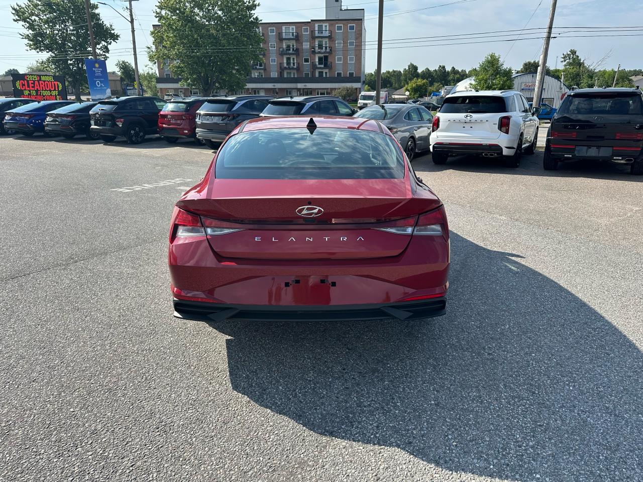 2022 Hyundai Elantra Essential Photo8