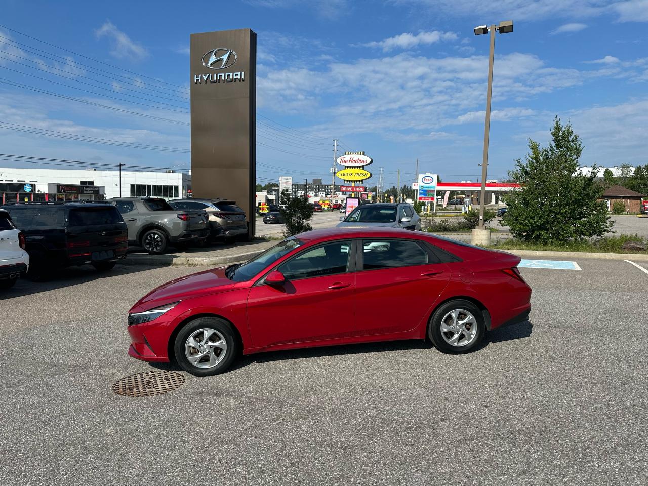 2022 Hyundai Elantra Essential Photo18