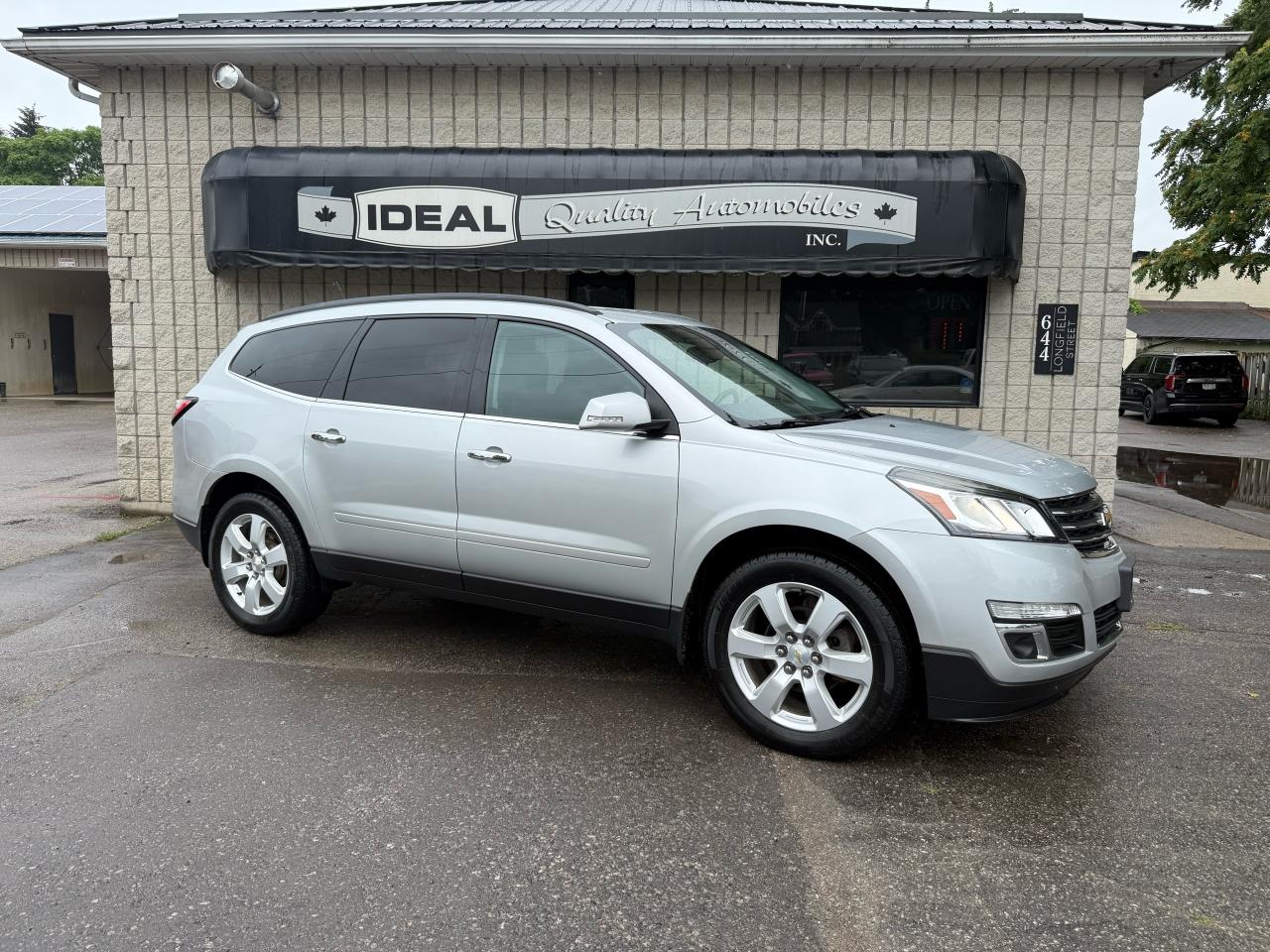Used 2017 Chevrolet Traverse LT for sale in Mount Brydges, ON